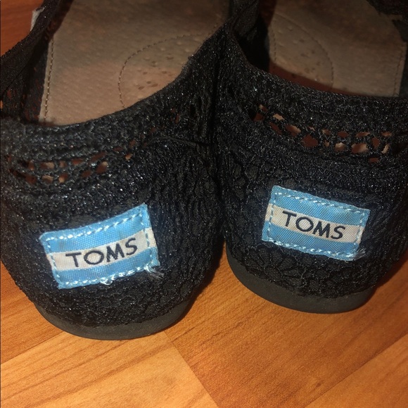 TOMS Women's Black Lace Flats. Size 8. - Picture 3 of 7